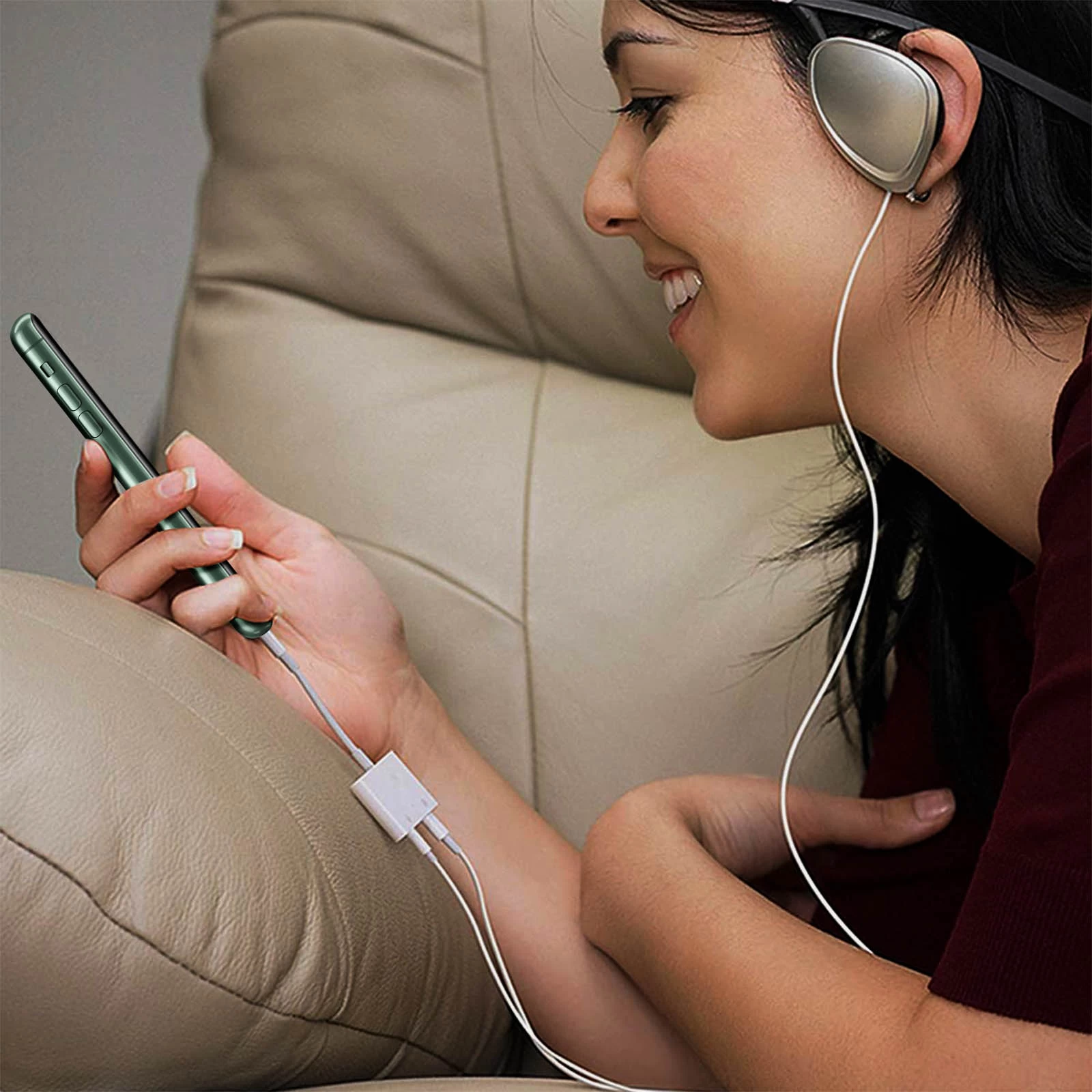 Adaptateur Audio Et Charge Lightning Vers Lightning Et Jack 3.5 Mm - Blanc 8 Adaptateur Audio Et Charge Lightning Vers Lightning Et Jack 3.5 Mm - Blanc – Image 6