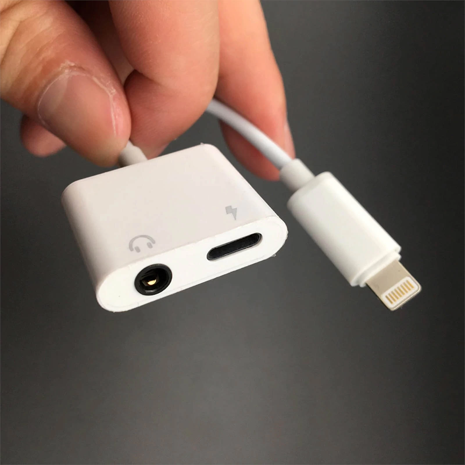 Adaptateur Audio Et Charge Lightning Vers Lightning Et Jack 3.5 Mm - Blanc 11 Adaptateur Audio Et Charge Lightning Vers Lightning Et Jack 3.5 Mm - Blanc – Image 9