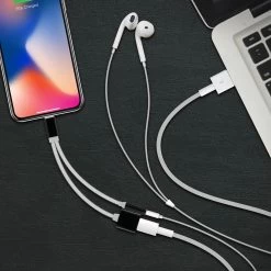 Adaptateur Audio Et Charge Apple Lightning Vers Jack 3.5mm Femelle Et Lightning Femelle - Blanc -Musique recherchée. ada secaudio ip5 3