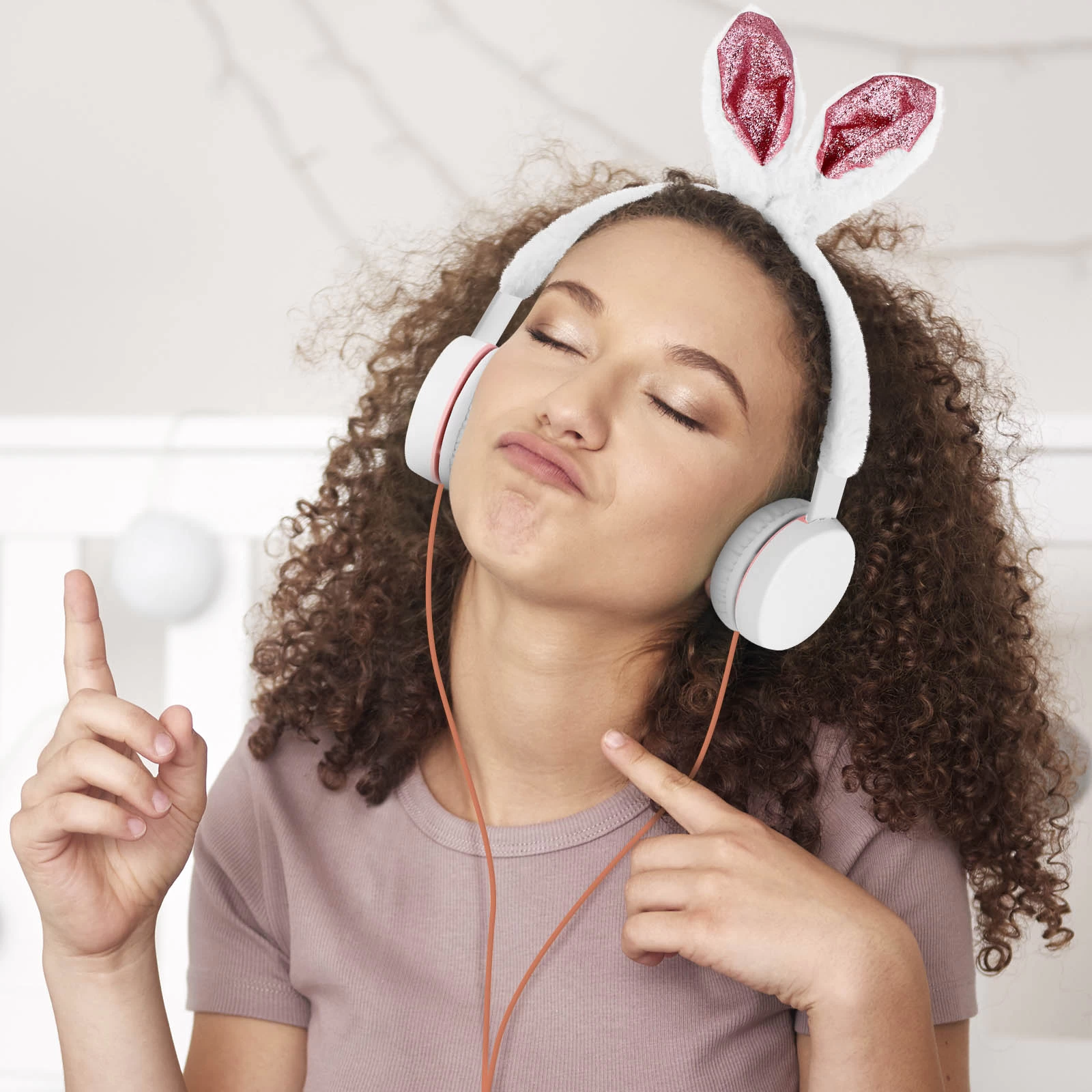 Casque Fantaisie Oreille De Lapin Avec Fourrure Blanche 8 Casque Fantaisie Oreille De Lapin Avec Fourrure Blanche – Image 6