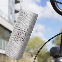Enceinte Sans-fil JBL Flip 6, Son Harman Ultra-puissant, Étanche IP67 - Autonomie 12H - Blanc 21 Enceinte Sans-fil JBL Flip 6, Son Harman Ultra-puissant, Étanche IP67 - Autonomie 12H - Blanc -Musique recherchée. spik jbl flip6 wh 10
