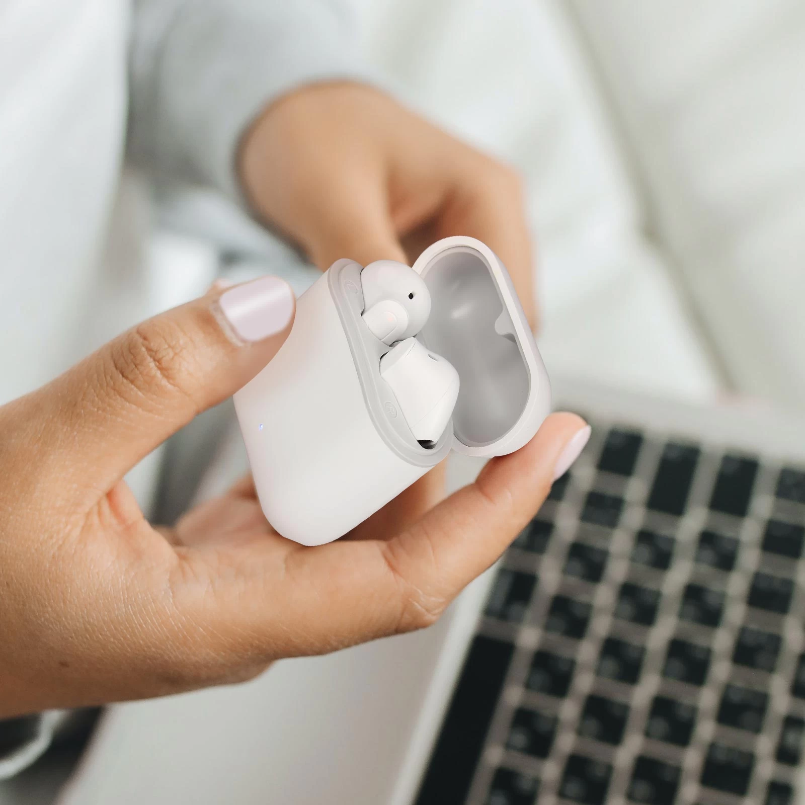 Écouteurs Sans Fil Akashi Avec Boite De Charge, Bluetooth 5.0 Autonomies 20h IPx5 - Blanc 9 Écouteurs Sans Fil Akashi Avec Boite De Charge, Bluetooth 5.0 Autonomies 20h IPx5 - Blanc – Image 7